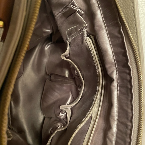 Joy and Iman in synthetic large tote - Picture 5 of 9